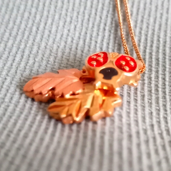 BLACK HILLS GOLD LADYBUG ๐ AND LEAVES NECKLACE - Picture 6 of 9